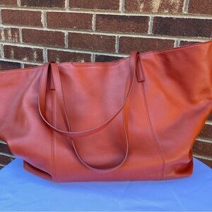 Hobo burnt orange tote in gently used condition